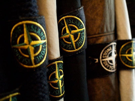 Comment détecter une contrefaçon Stone Island : Guide complet - Le Saptuaire