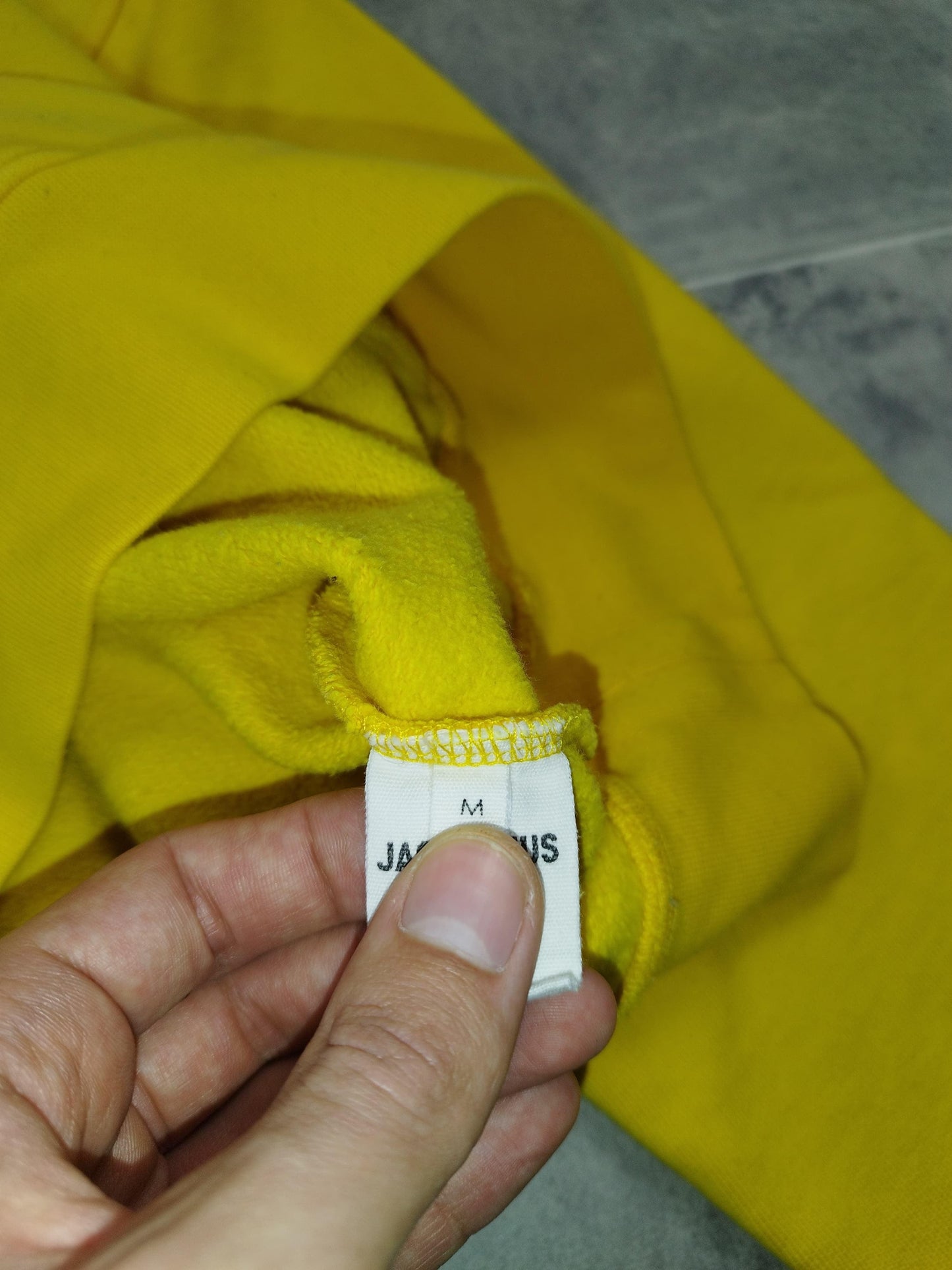 Jacquemus - Pull à capuche jaune taille M - Le Saptuaire