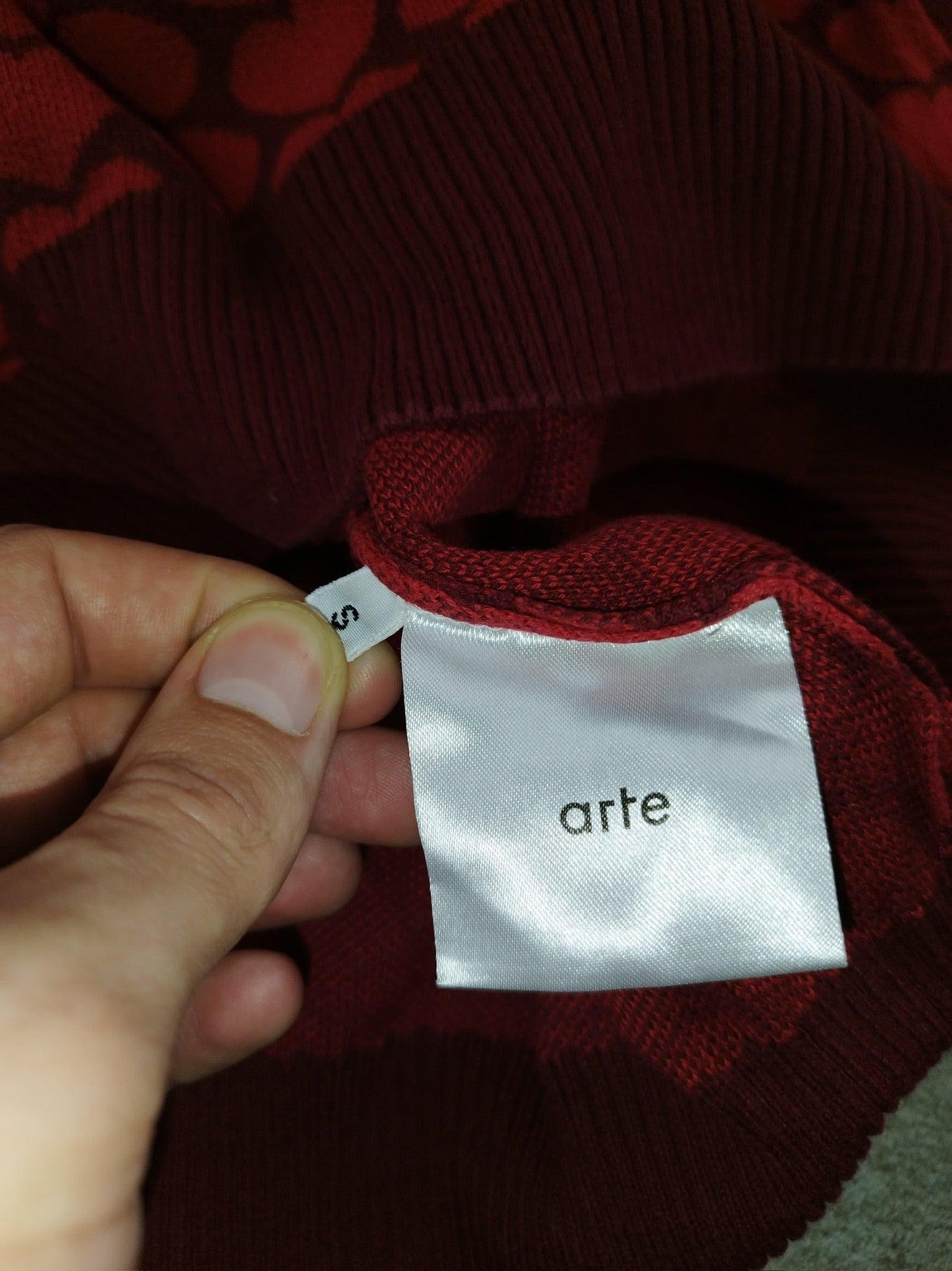 Arte - Pull à motifs cœur rouge taille S - Le Saptuaire