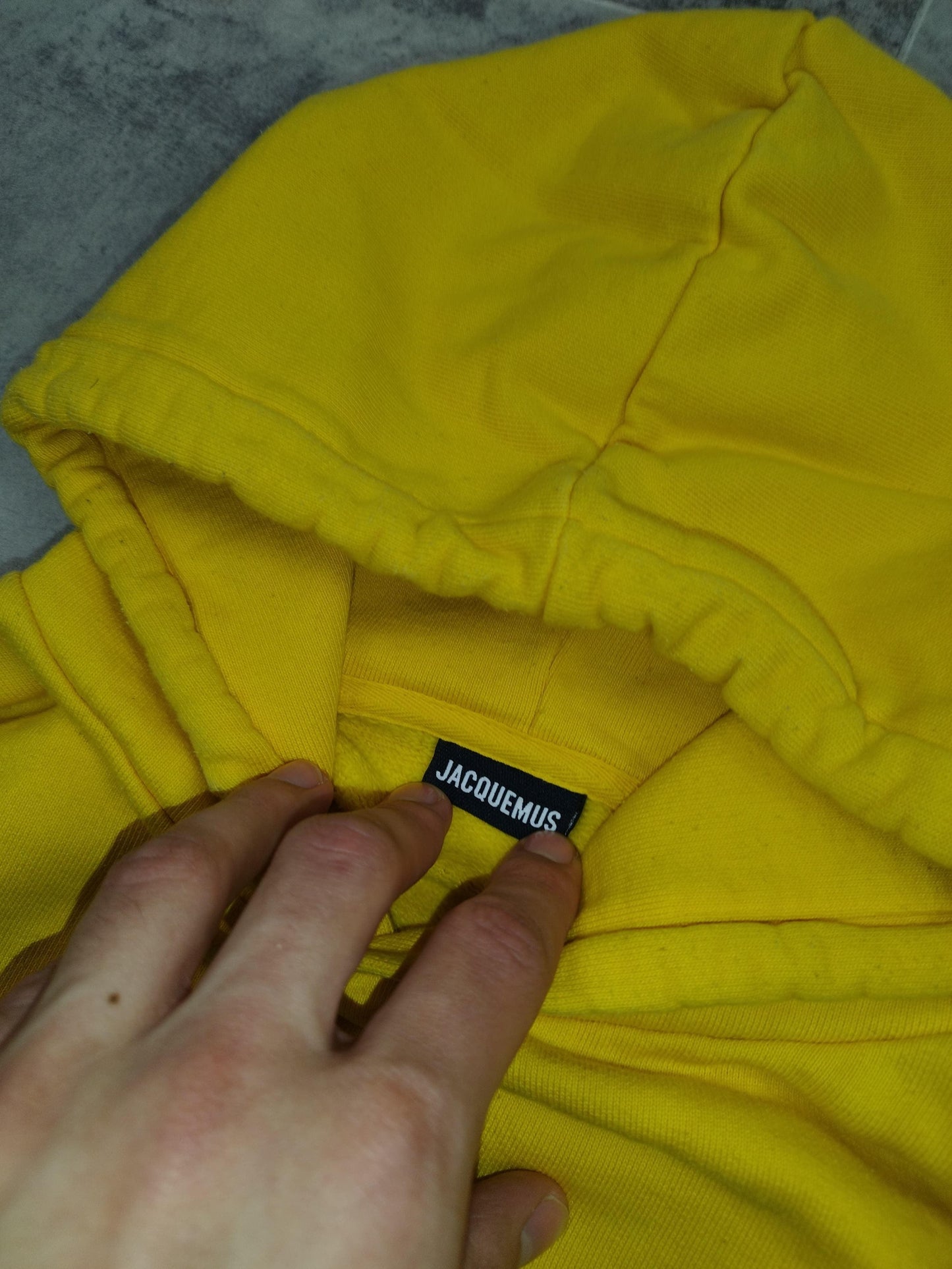 Jacquemus - Pull à capuche jaune taille M - Le Saptuaire