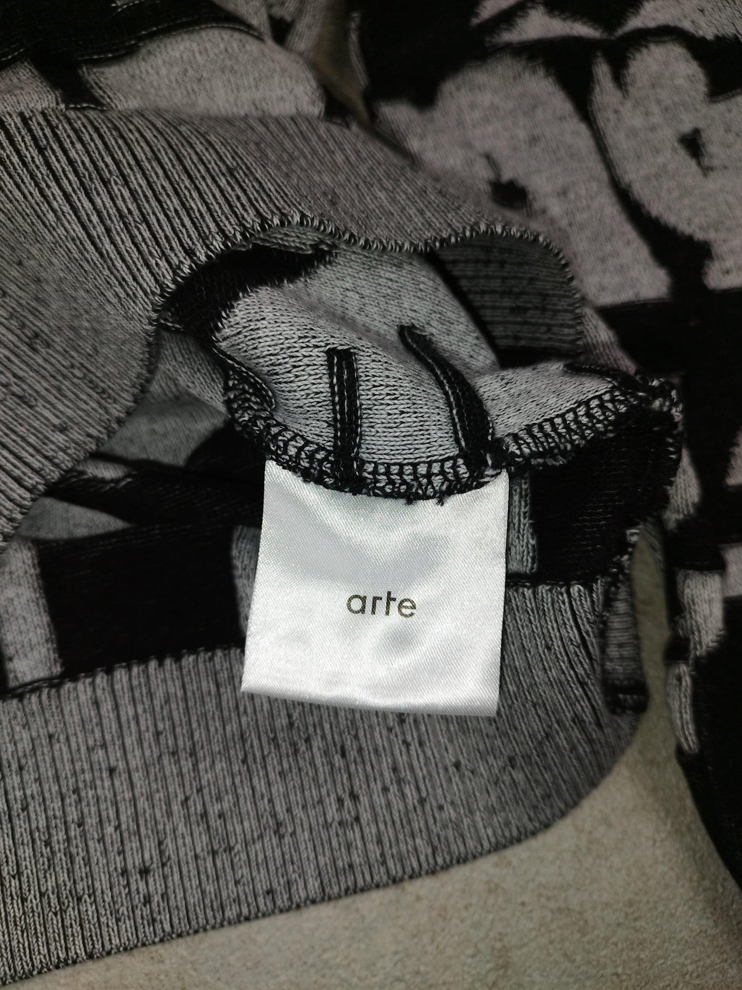 Arte - Pull Arte gris et noir taille S - Le Saptuaire