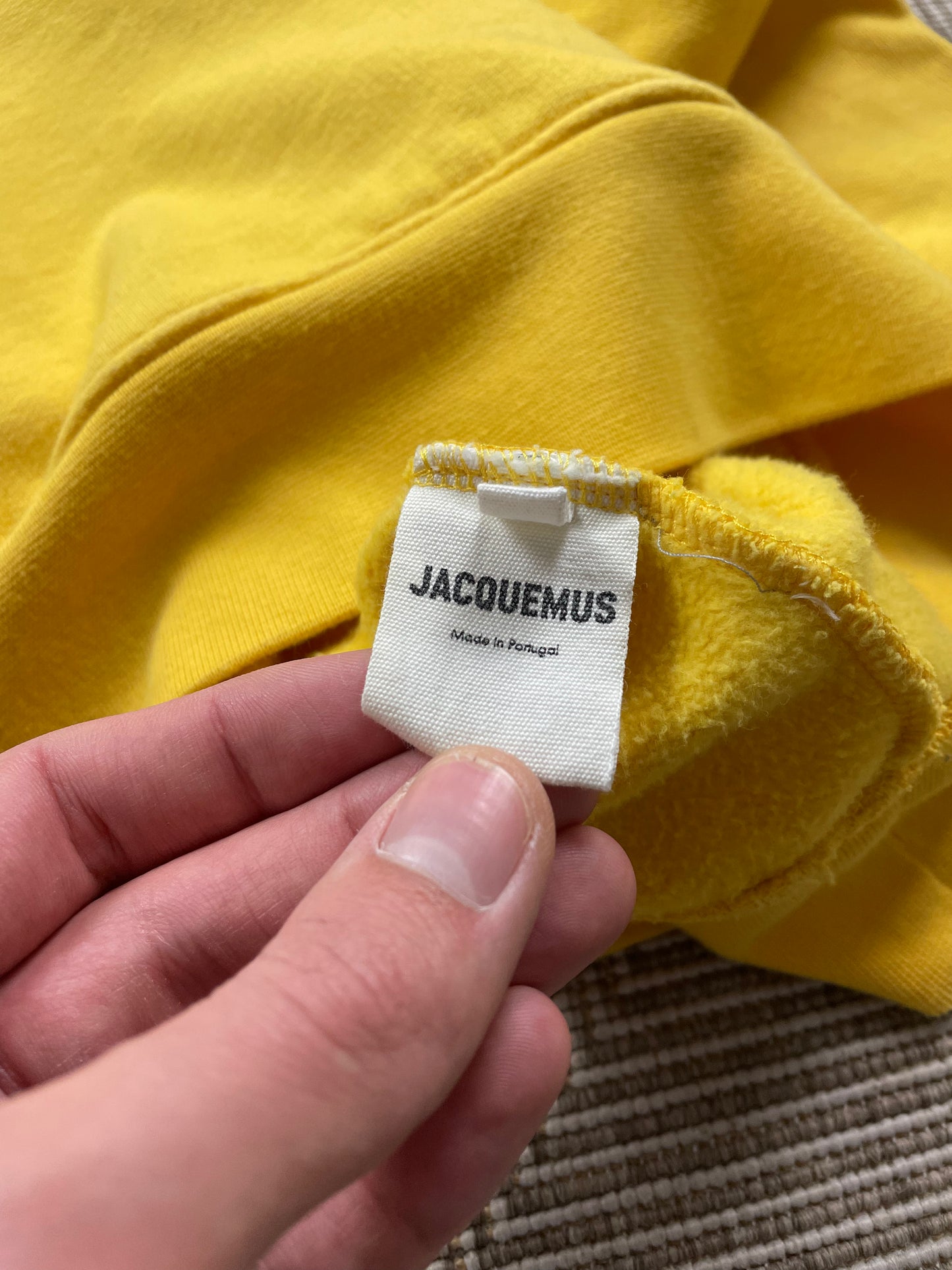 Pull à capuche jaune taille M - Le Saptuaire