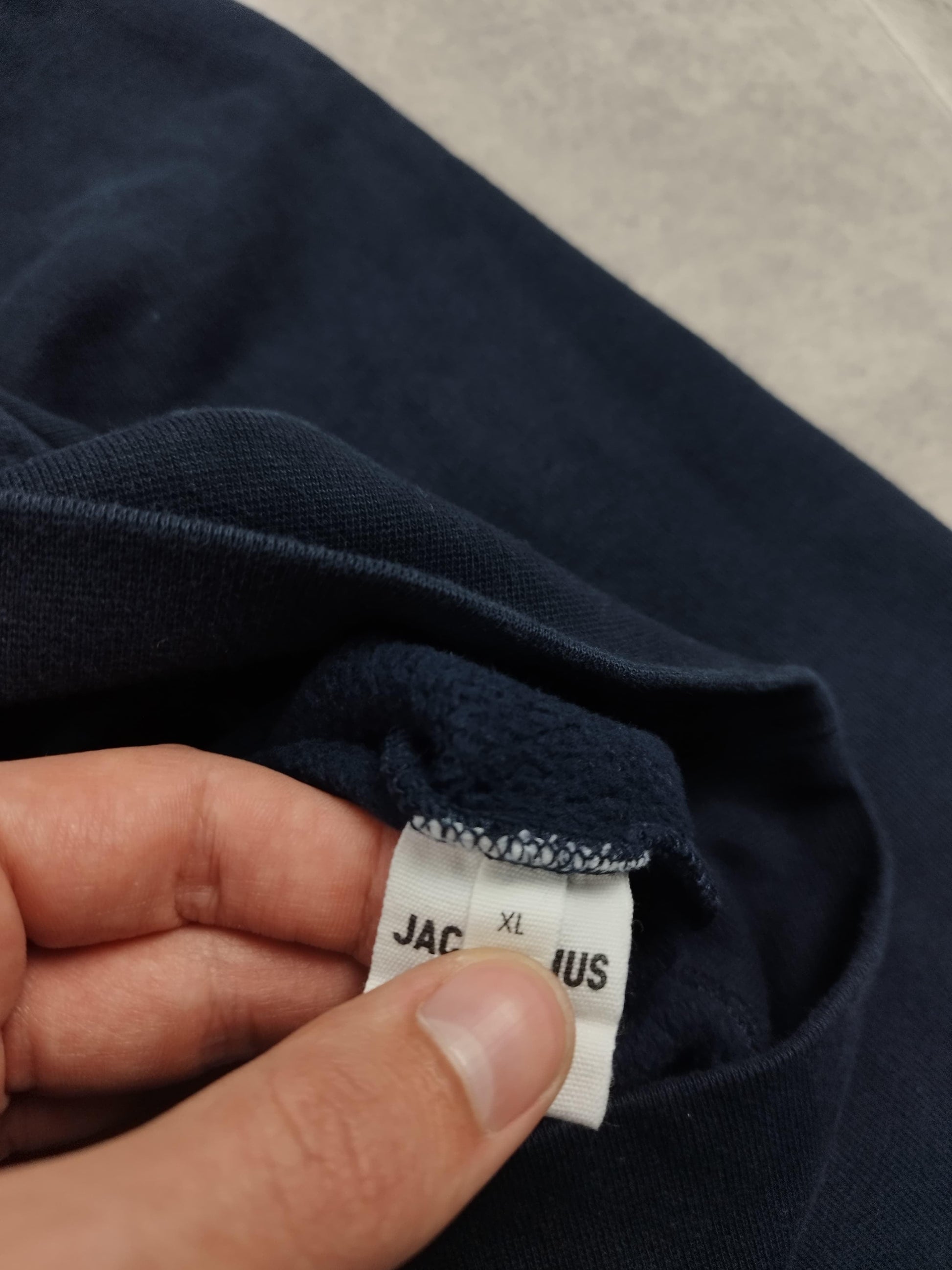 Pull à capuche bleu marine taille XL - Le Saptuaire