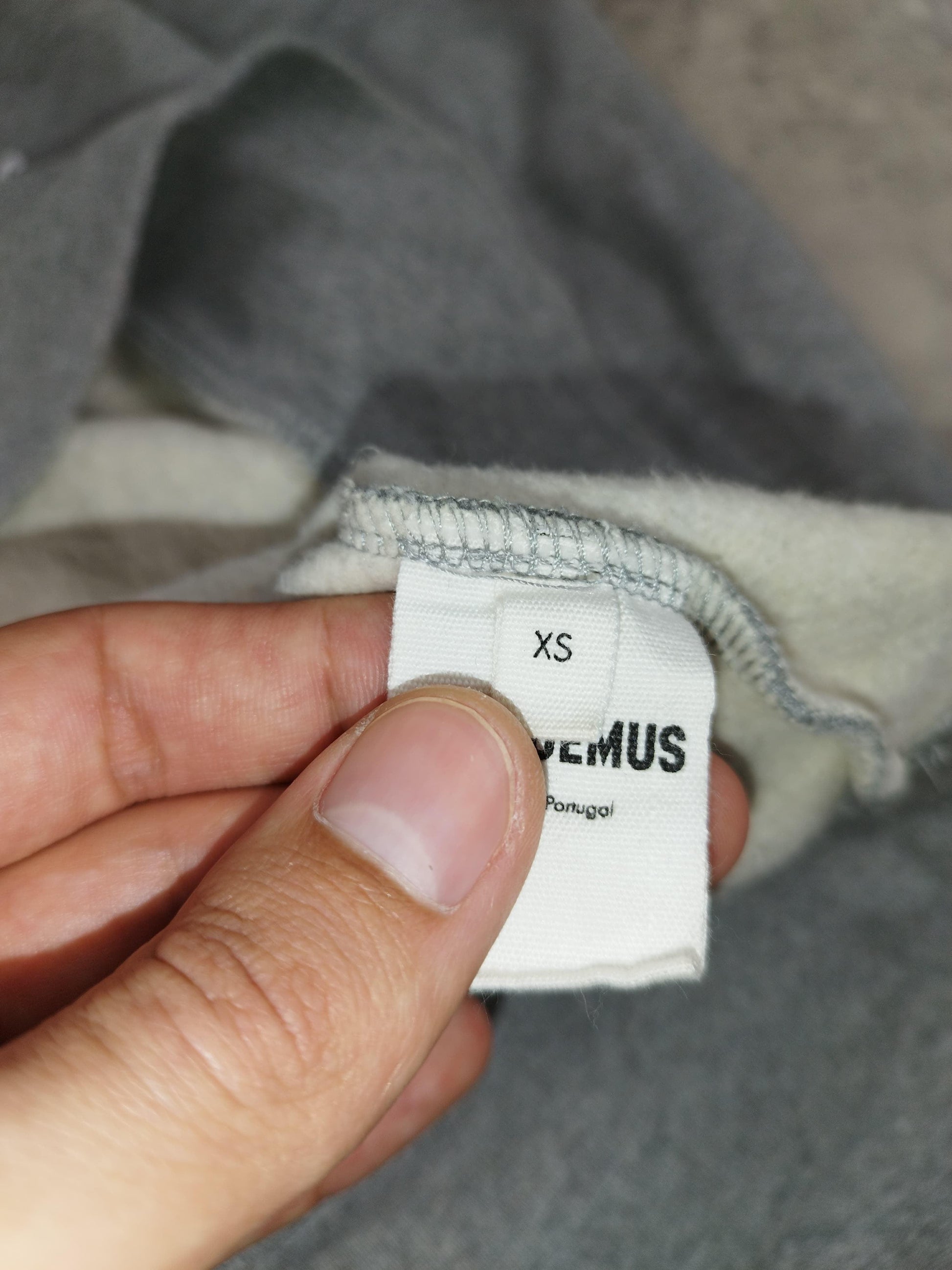 Jacquemus - Pull à capuche gris taille XS - Le Saptuaire