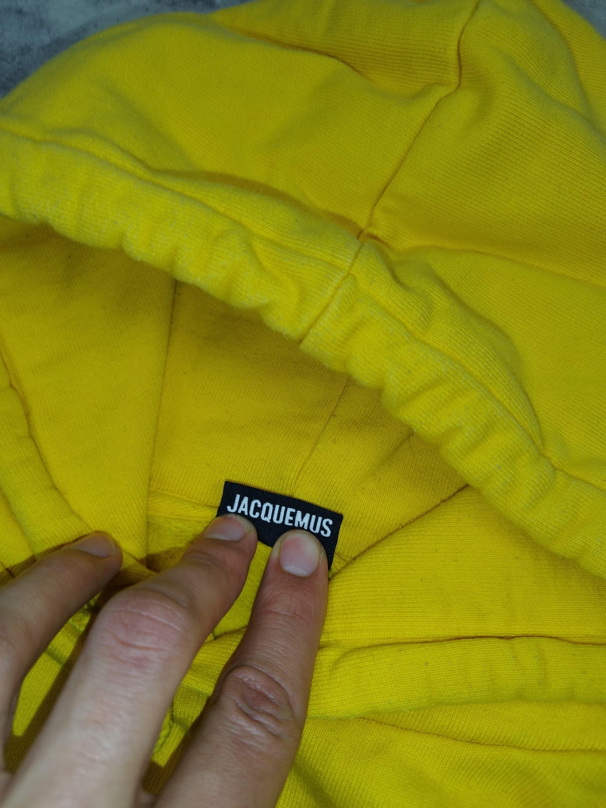 Jacquemus - Pull à capuche jaune taille M - Le Saptuaire