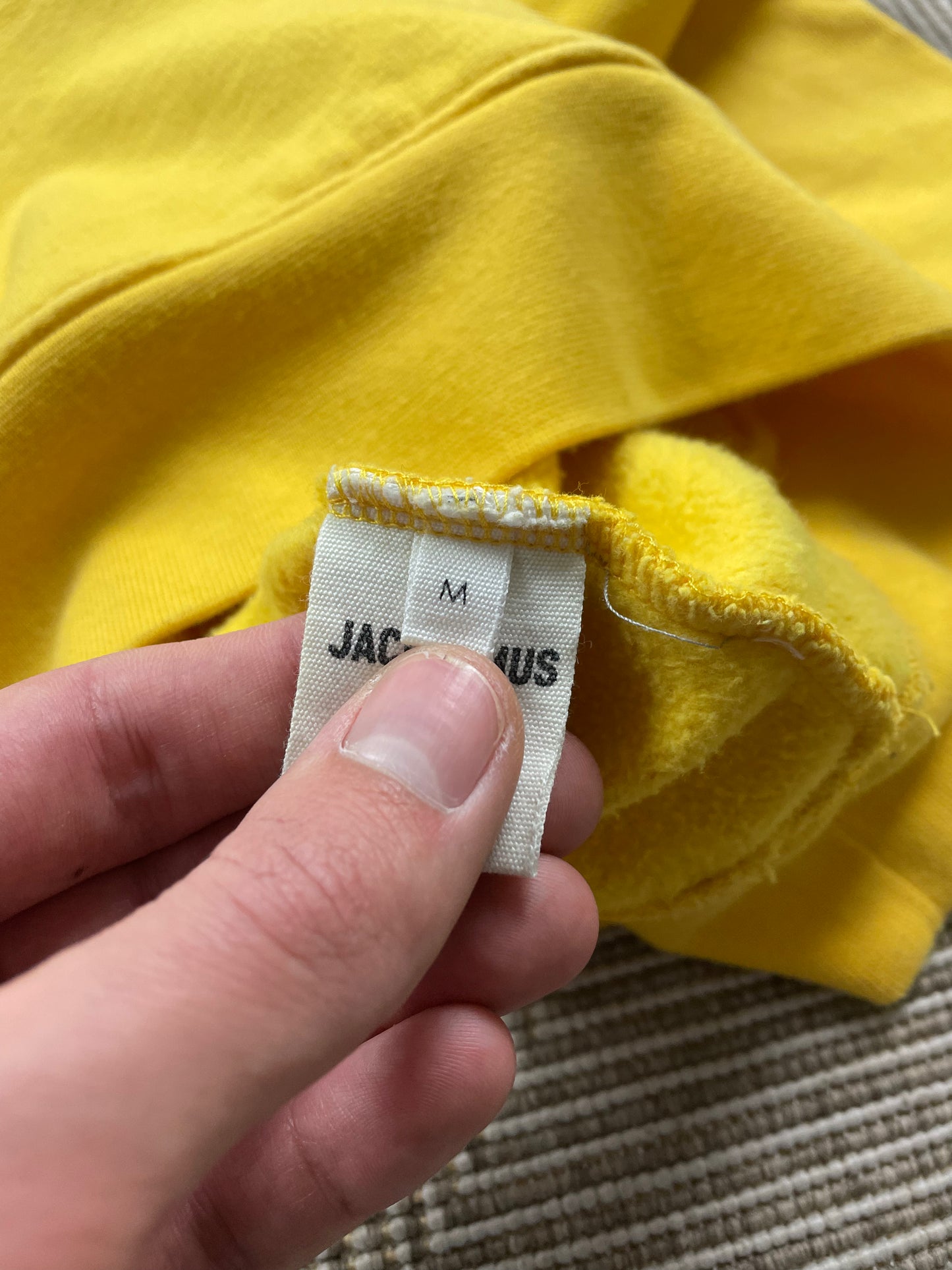 Pull à capuche jaune taille M - Le Saptuaire