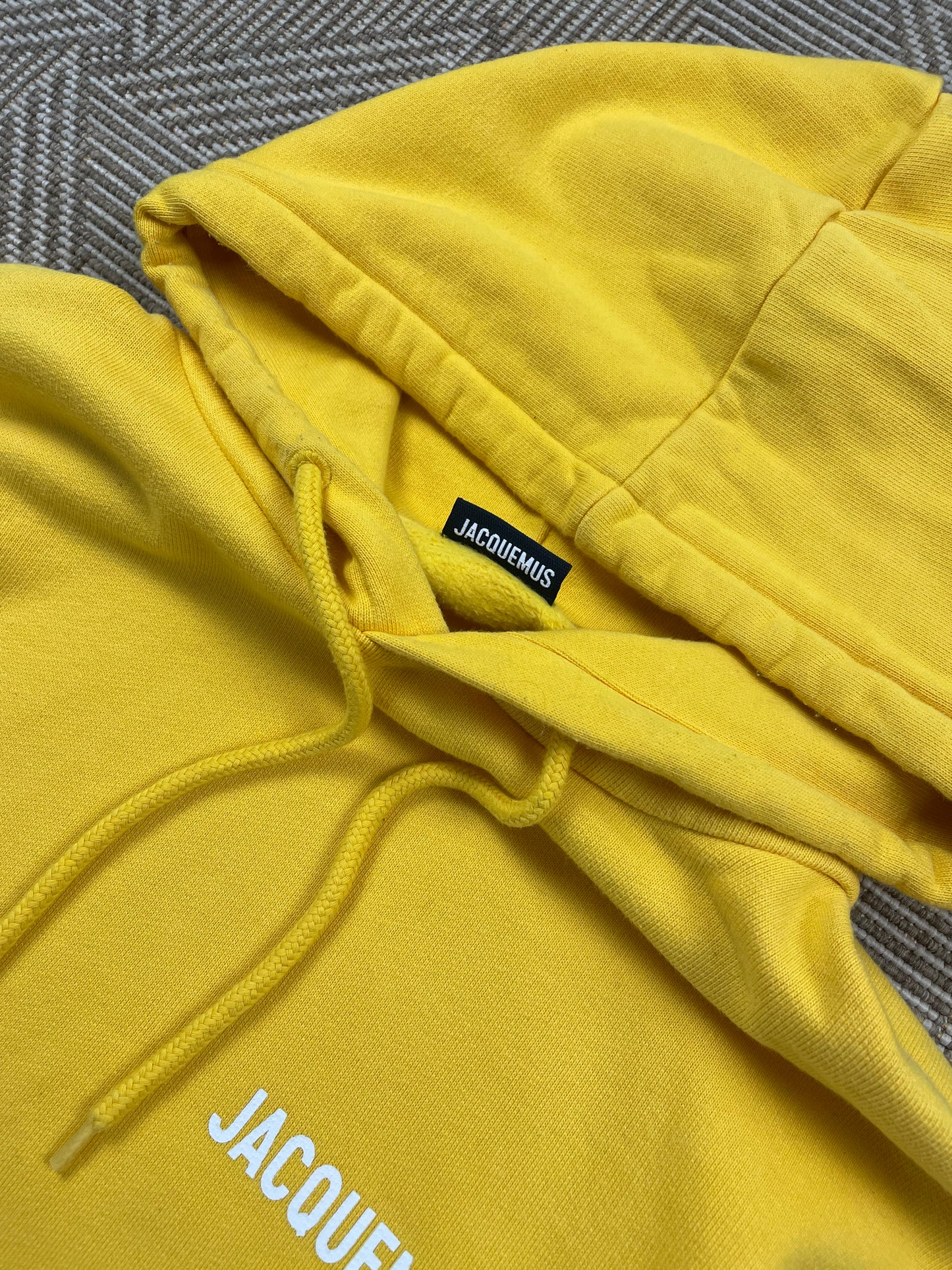 Pull à capuche jaune taille M - Le Saptuaire