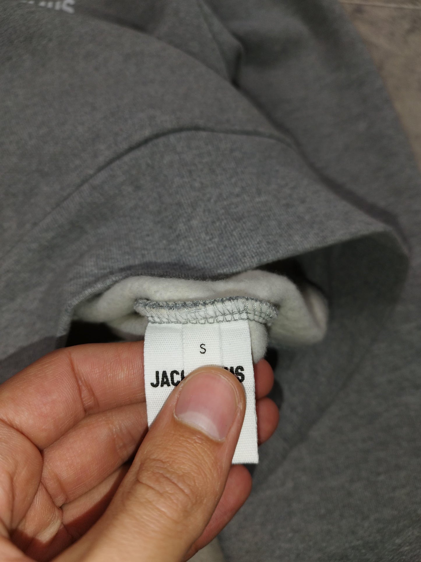 Jacquemus - Pull à capuche gris taille S - Le Saptuaire