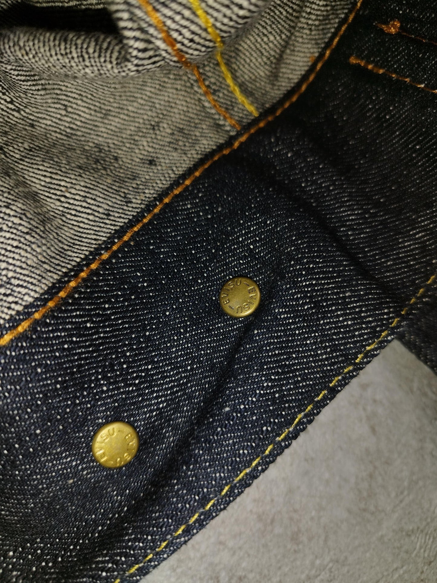 Veste en jeans brodé taille L - Le Saptuaire