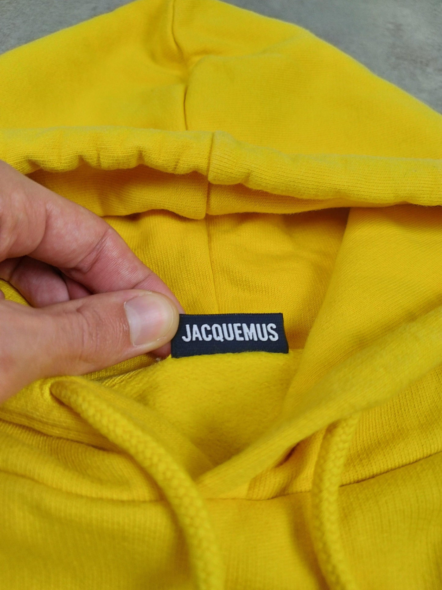 Pull à capuche jaune taille M - Le Saptuaire