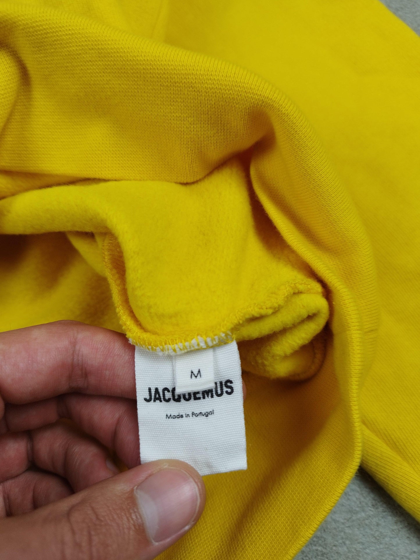 Pull à capuche jaune taille M - Le Saptuaire