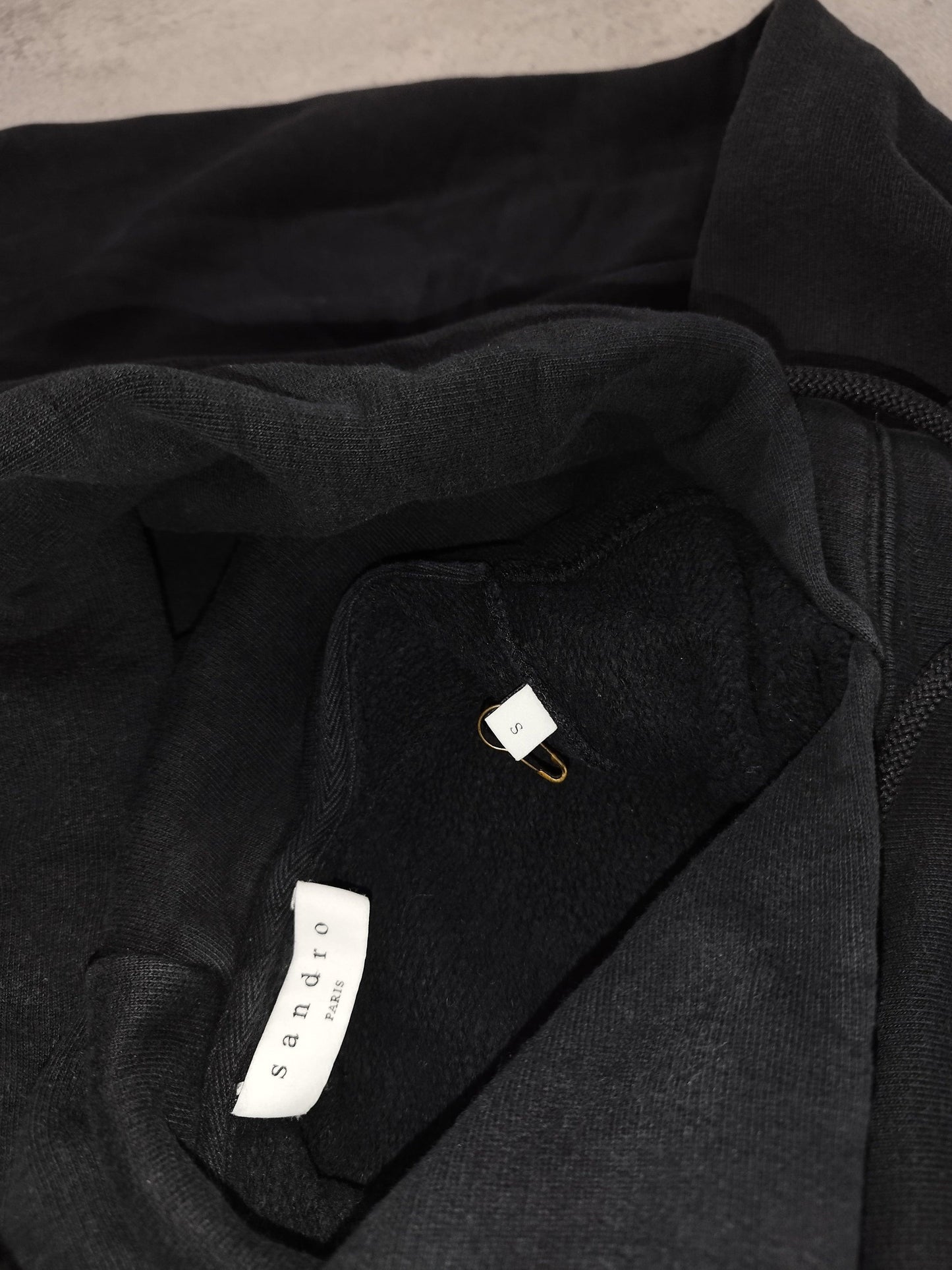 Pull à capuche noir taille S - Le Saptuaire